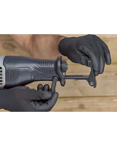 Пила шабельна мережева BLACK+DECKER BES301K