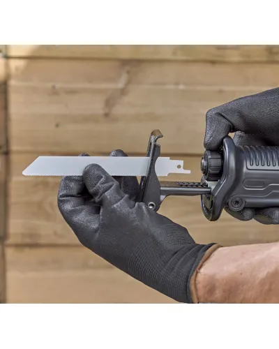 Пила шабельна мережева BLACK+DECKER BES301K
