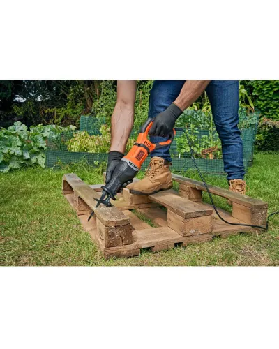 Пила шабельна мережева BLACK+DECKER BES301