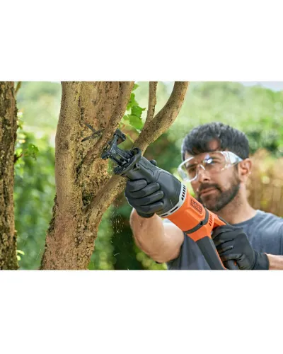 Пила шабельна мережева BLACK+DECKER BES301