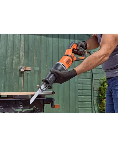 Пила шабельна мережева BLACK+DECKER BES301