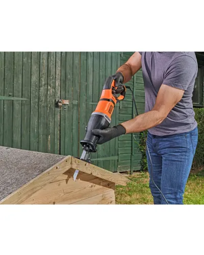 Пила шабельна мережева BLACK+DECKER BES301