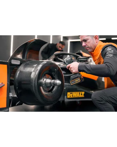 Набір з двох інструментів акумуляторних безщіткових McLaren F1 TEAM LIMITED EDITION DeWALT DCK200MM2T