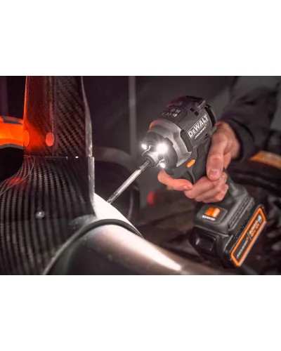 Набір з двох інструментів акумуляторних безщіткових McLaren F1 TEAM LIMITED EDITION DeWALT DCK200MM2T