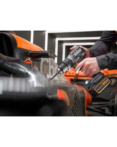 Набір з двох інструментів акумуляторних безщіткових McLaren F1 TEAM LIMITED EDITION DeWALT DCK200MM2T