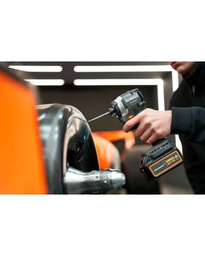 Набір з двох інструментів акумуляторних безщіткових McLaren F1 TEAM LIMITED EDITION DeWALT DCK200MM2T