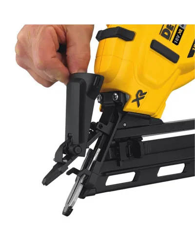 Пістолет цвяхозабивний акумуляторний безщітковий DeWALT DCN650N