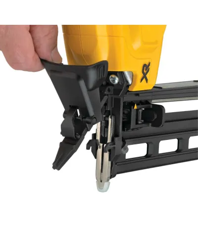 Пістолет цвяхозабивний акумуляторний безщітковий DeWALT DCN662D2