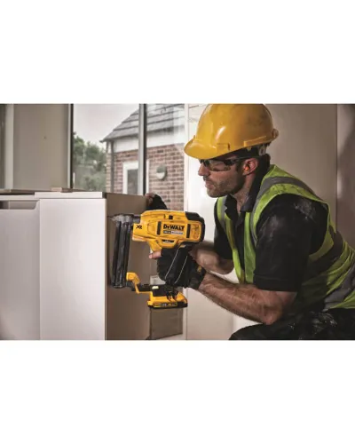 Степлер скобозабивний акумуляторний безщітковий DeWALT DCN681D2