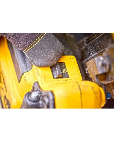 Пістолет цвяхозабивний акумуляторний безщітковий DeWALT DCN930N