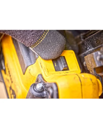 Пістолет цвяхозабивний акумуляторний безщітковий DeWALT DCN930N