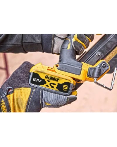 Пістолет цвяхозабивний акумуляторний безщітковий DeWALT DCN930P2