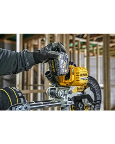Пила торцювальна акумуляторна безщіткова DeWALT DCS727N