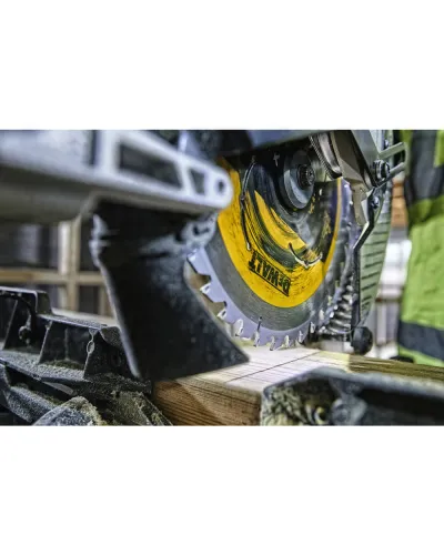 Пила торцювальна акумуляторна безщіткова DeWALT DCS727N