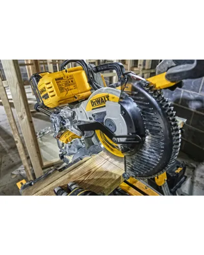 Пила торцювальна акумуляторна безщіткова DeWALT DCS727N