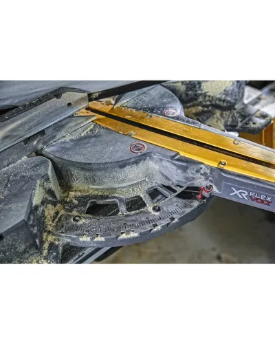 Пила торцювальна акумуляторна безщіткова DeWALT DCS727N