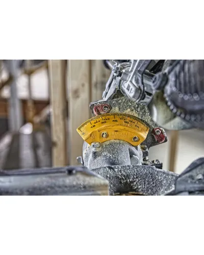 Пила торцювальна акумуляторна безщіткова DeWALT DCS727N