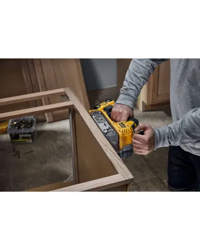 Шліфмашина стрічкова акумуляторна безщіткова DeWALT DCW220P2