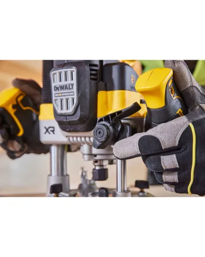 Фрезер акумуляторний безщітковий DeWALT DCW620NT