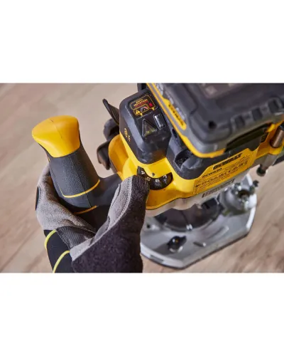 Фрезер акумуляторний безщітковий DeWALT DCW620NT