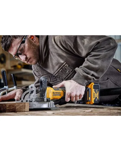 Фрезер акумуляторний безщітковий DeWALT DCW682P2