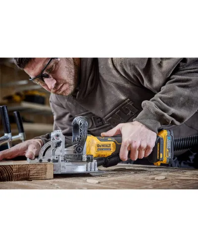 Фрезер акумуляторний безщітковий DeWALT DCW682P2