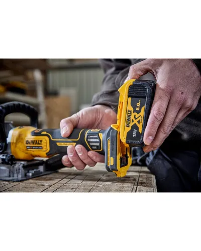 Фрезер акумуляторний безщітковий DeWALT DCW682P2