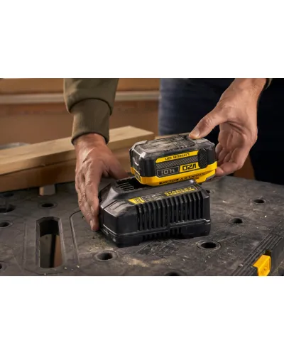 Зарядний пристрій та 1 акумулятор STANLEY FATMAX SFMCB14M1