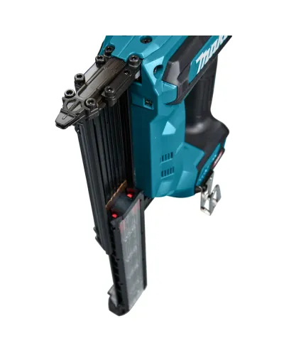 Акумуляторний цвяхозабивач Makita XGT 40V MAX FN001GZ для цвяхів 15-40 мм (FN001GZ)