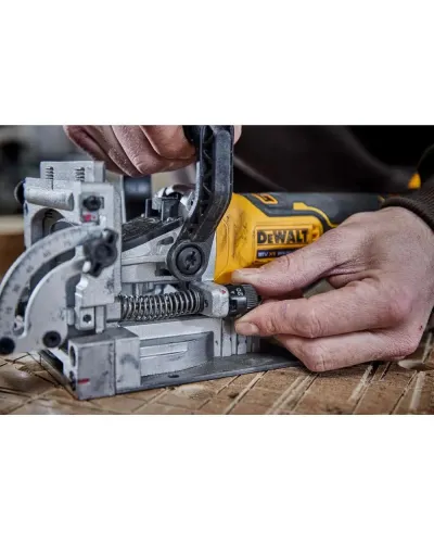 Фрезер акумуляторний безщітковий DeWALT DCW682NT (DCW682NT)