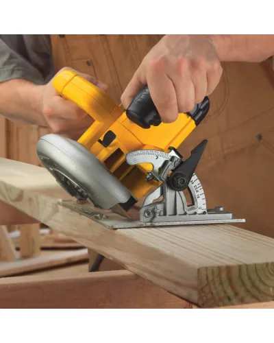 Дискова пила ручна DeWALT DWE575K (DWE575K)