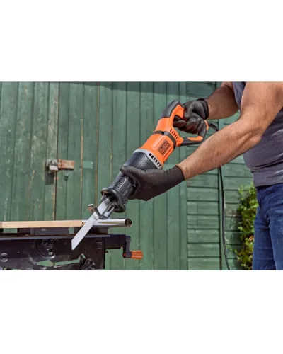 Пила шабельна мережева BLACK+DECKER BES301 (BES301)