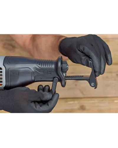 Пила шабельна мережева BLACK+DECKER BES301 (BES301)