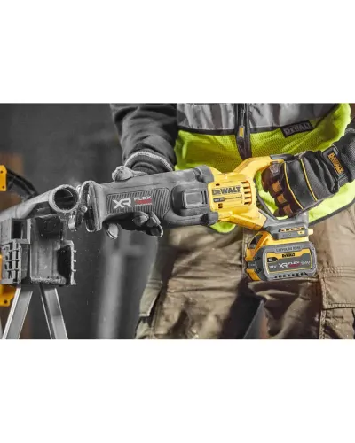 Пила шабельна акумуляторна DeWALT DCS386NT (DCS386NT)