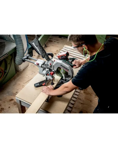 Акумуляторна торцювальна пила Metabo KGS 18 LTX BL 254 (614254920)