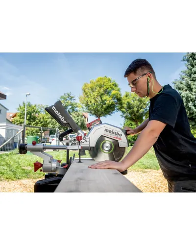 Акумуляторна торцювальна пила Metabo KGS 18 LTX BL 305 (ЗУ + АКБ) (614305810)