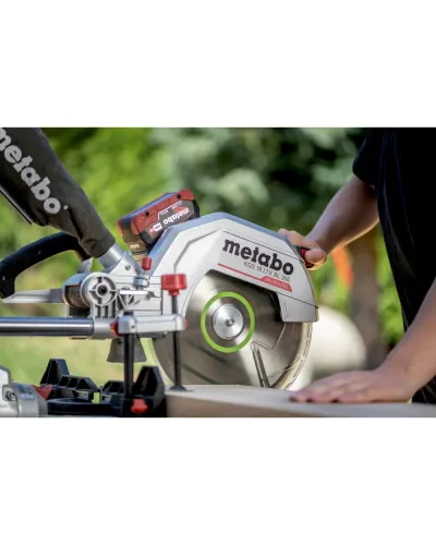 Акумуляторна торцювальна пила Metabo KGS 18 LTX BL 305 (614305850)