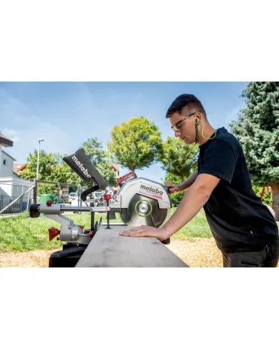 Акумуляторна торцювальна пила Metabo KGS 18 LTX BL 305 (614305850)